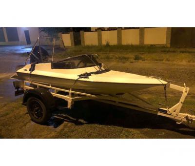 Продам моторний катер Клас "Сарган". У відмінному стані, двигун "Mercury"