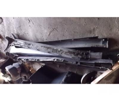 Накладка порога поріг Mitsubishi Grandis MN145461 