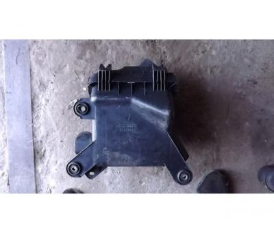 Б/у корпус повітряного фільтра Mitsubishi Grandis MR993558 