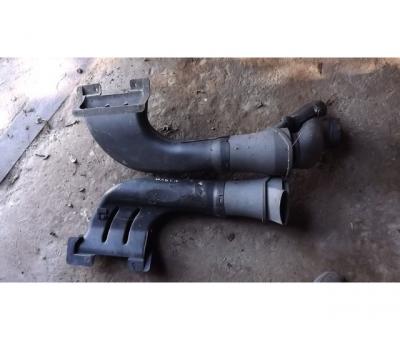 Воздухозаборник 3.2 TDI Mitsubishi Pajero Wagon MR404731 MR404309 