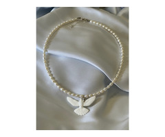 Коралі з голубкою, намисто біле, перли на шию, подарунок для жінки | ogoloshennya.com.ua - 2