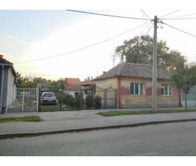 Будинок та земельна ділянка під забудову в центрі Пожаревця, Сербія