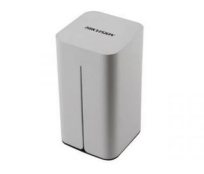 ds-7108ni-e1/v/w 8-канальний мережевий відеореєстратор