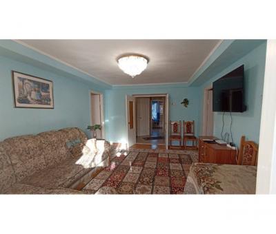 Оренда 4-к квартири в Києві. Бул. Л. Українки 9, метро Печерська, Гулівер. Подобово
