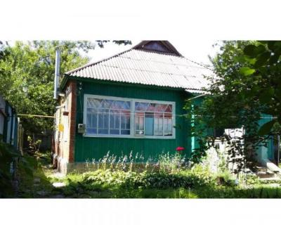 Продаються разом два будинка по сусідству